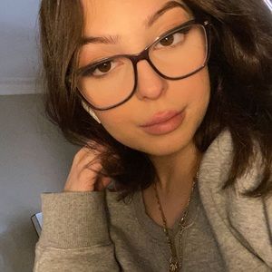 Meet your Posher, Christiana